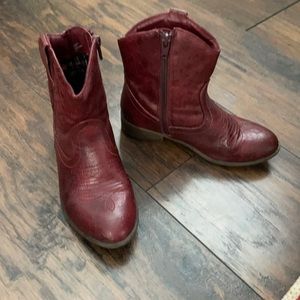 Kids boots. Great condition!